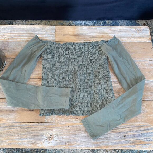 Hollister Smocked Off The Shoulder Long Sleeve green - Picture 5 of 6